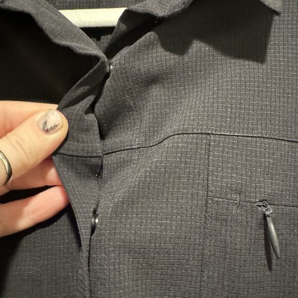 Lululemon Black Ventlight Button Up Shirt Size 12 - Picture 5 of 8